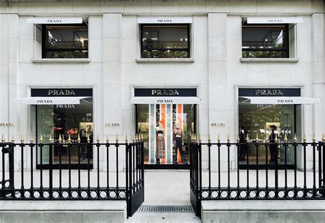 avenue montaigne prada|Avenue Montaigne Paris Avenue Montaigne shops..